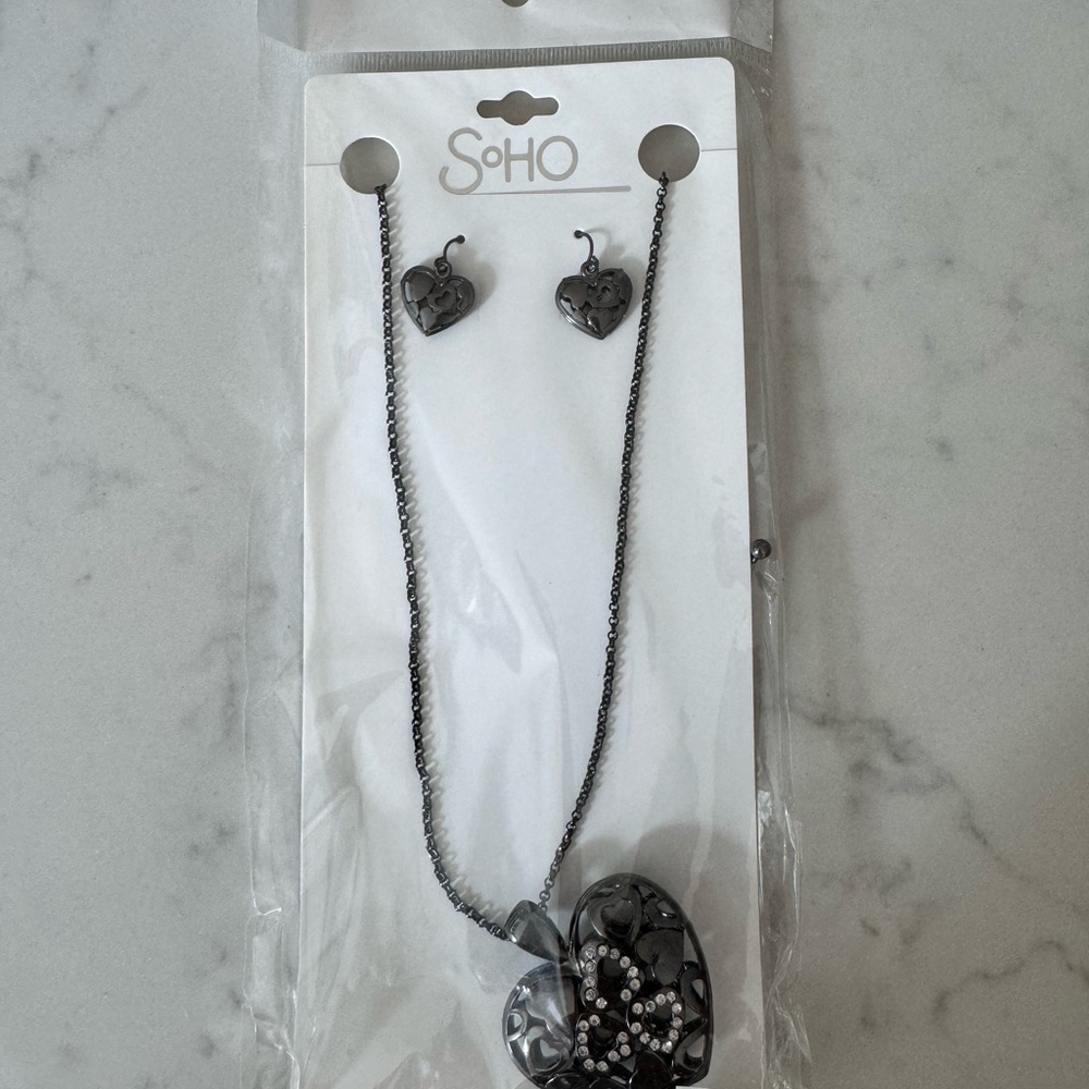 Earring/necklace set